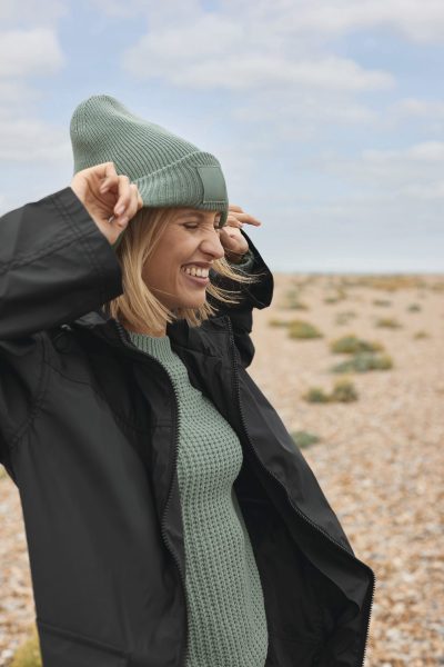 Bonnet à large revers avec patch ton sur ton – Image 3