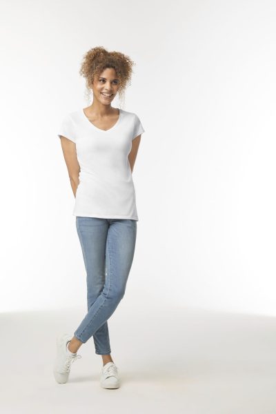 T-shirt femme col v Softstyle – Image 30