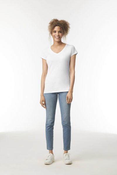 T-shirt femme col v Softstyle – Image 31