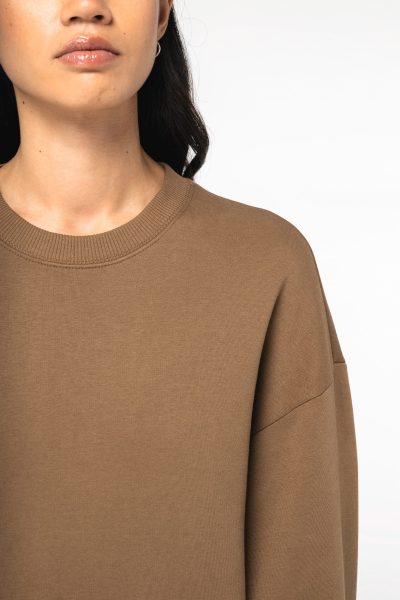 Sweat-shirt écoresponsable à col rond oversize unisexe – Image 7