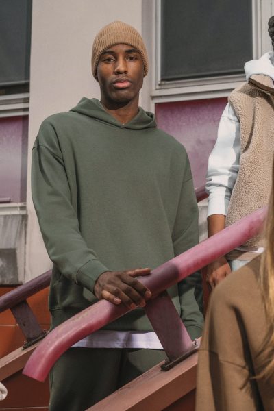 Sweat-shirt écoresponsable à capuche oversize unisexe – Image 7
