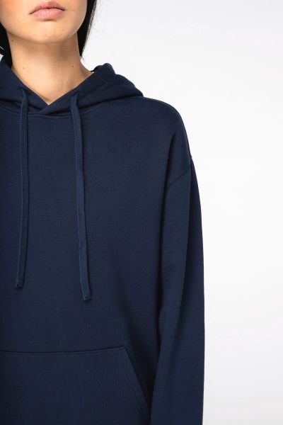 Sweat-shirt écoresponsable à capuche  à épaules tombantes French Terry unisexe – Image 7