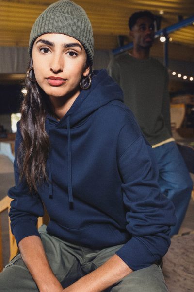 Sweat-shirt écoresponsable à capuche à épaules tombantes molleton gratté unisexe – Image 3