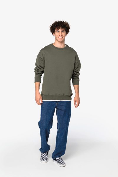 Sweat-shirt écoresponsable à col rond oversize unisexe – Image 2