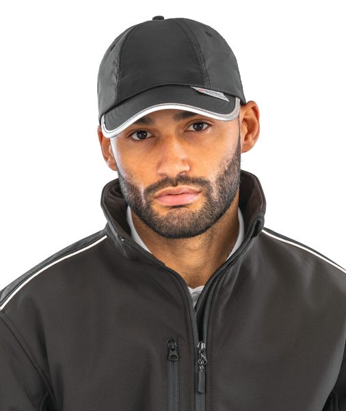 Casquette avec bordures réfléchissantes